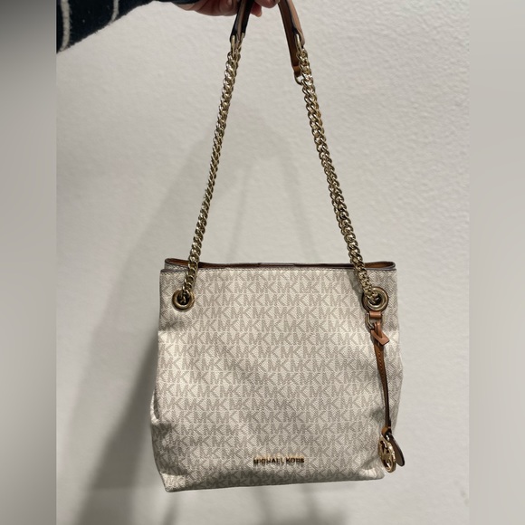 Michael Kors purse - Picture 2 of 7